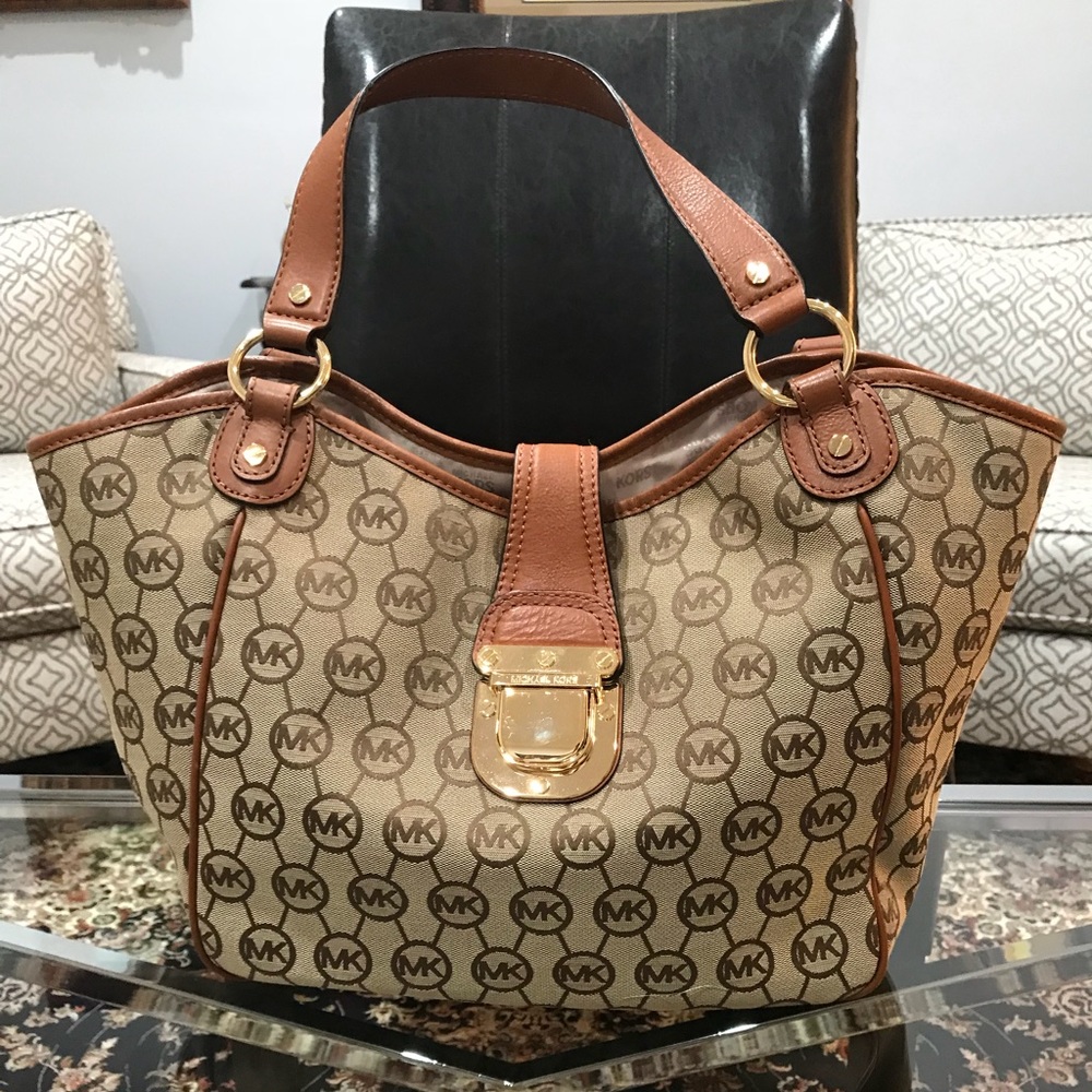 Michael Kors purse